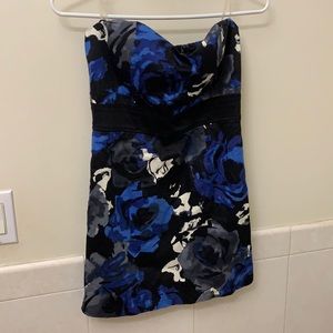 Mini dress with patterned flowers